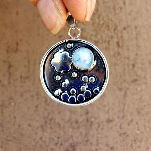 New Rainbow Moonstone 925 Silver Pendant. - Picture 10 of 16